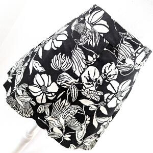 WHITE HOUSE BLACK MARKET! WIDE WAISTBAND, TROPICAL BLACK & WHITE SKIRT! SZ 2